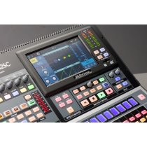 Subcompact 32-channel/22-bus digital console/recor