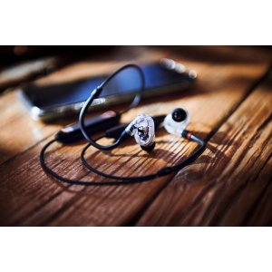 Dynamic In-Ear Monitor Clear