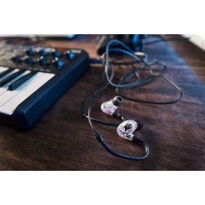 Dynamic In-Ear Monitor Clear