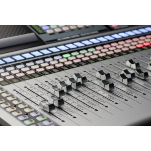 32-channel/22-bus digital console/recorder/interfa