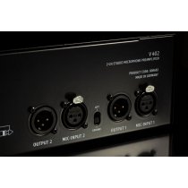 State-of-the-art microphone preamp with DI inputs and a high-class headphone amplifier