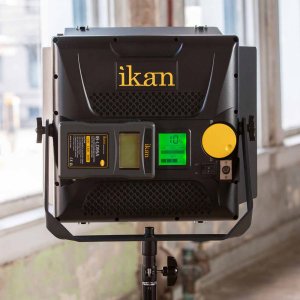Kit with 3 x Rayden Bi-Color 1 x 1 LED Lights