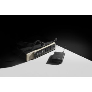 Digital wireless headmic set