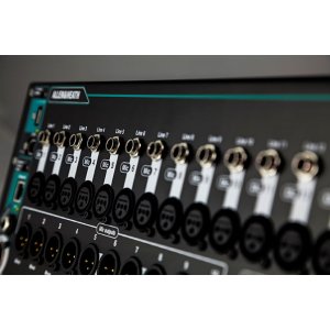 Portable 18 in / 14 out Digital Mixer