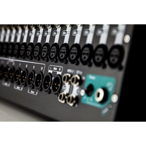 Portable 18 in / 14 out Digital Mixer