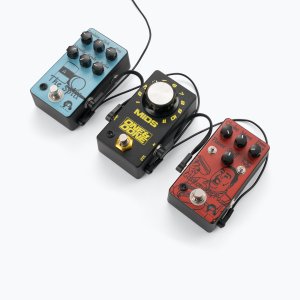 Eight-Plug Daisy Chain