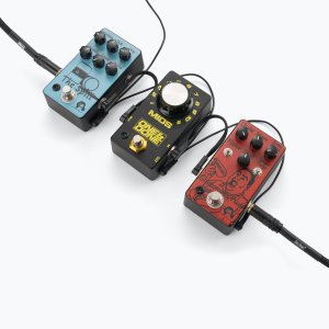 Eight-Plug Daisy Chain
